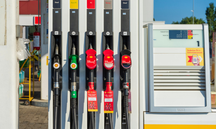 Árplafon és adócsökkentés az üzemanyagokra